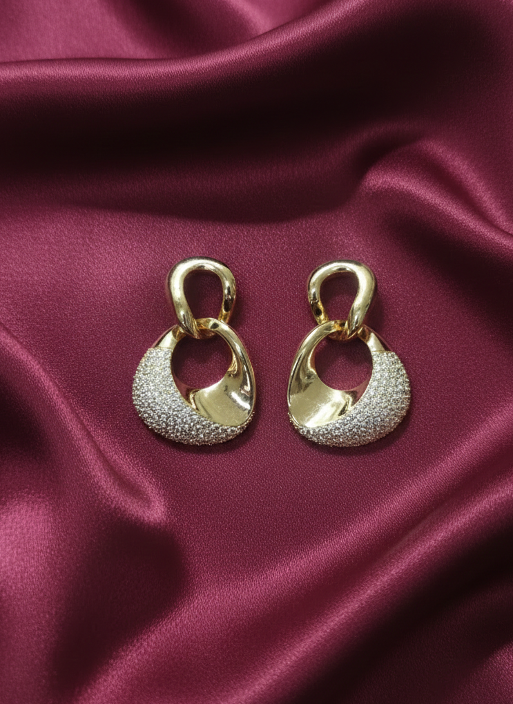 Infinite Glow Link Earrings – Strength Woven in Gold